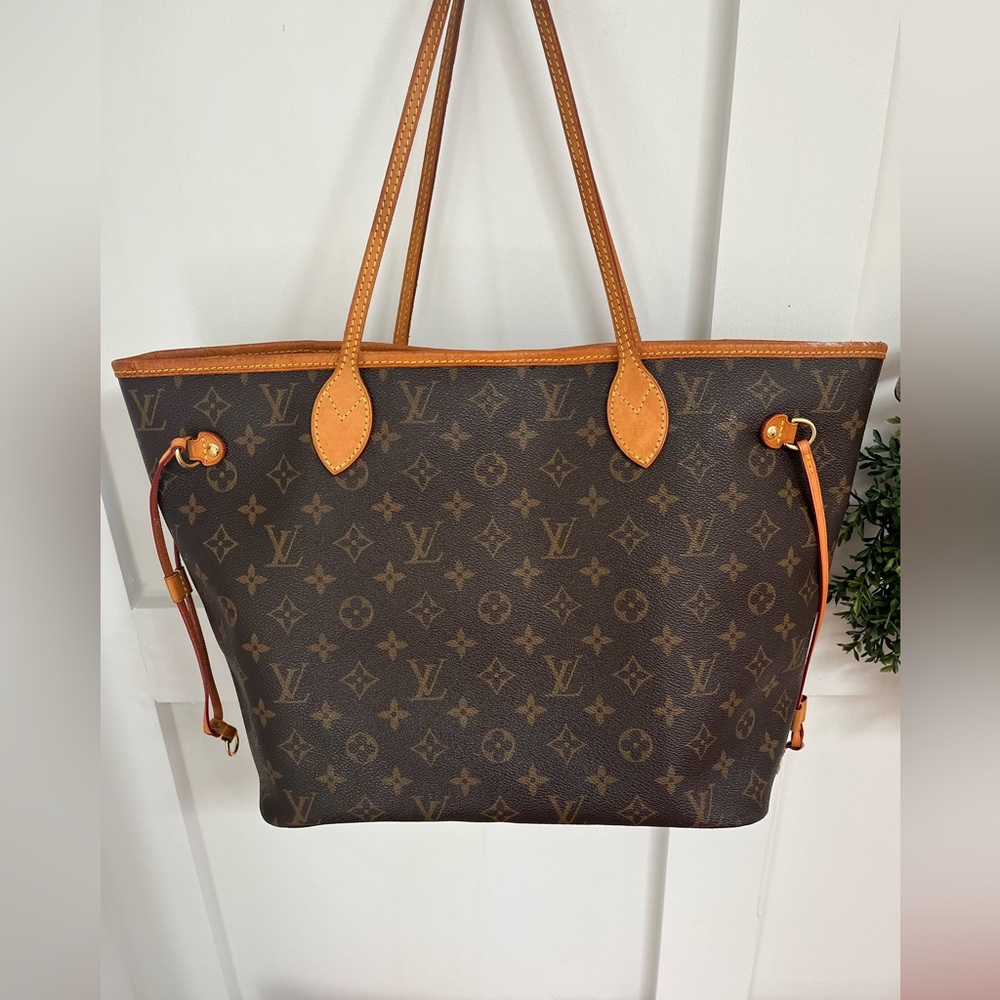 Louis Vuitton Monogram Neverfull MM - Picture 3 of 14